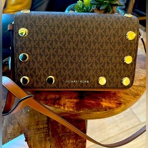 🚨SOLD!!!🚨 NWT MSRP$298 Michael kors Signature Holly Flap Crossbody